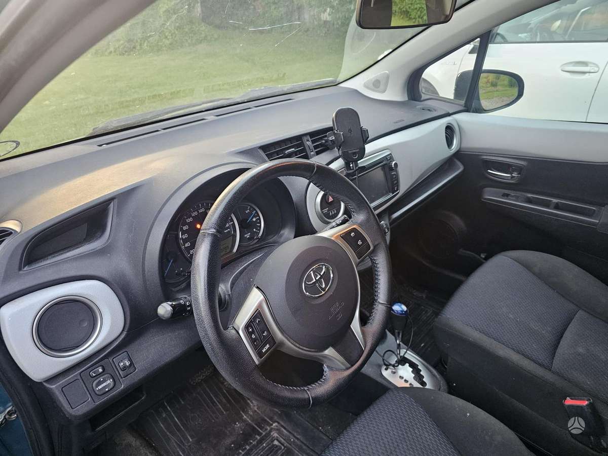 Toyota Yaris - 7