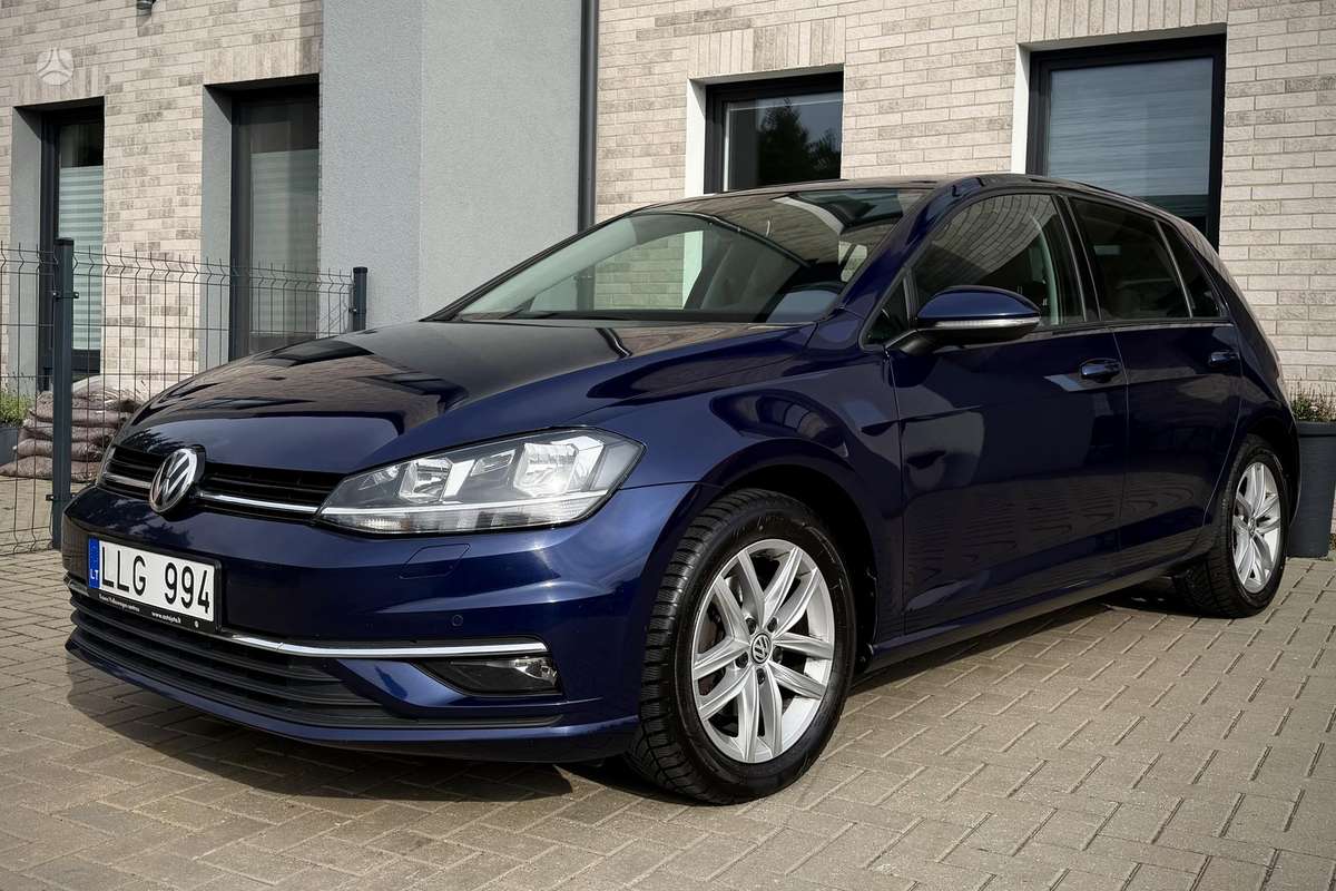 Volkswagen Golf - 1