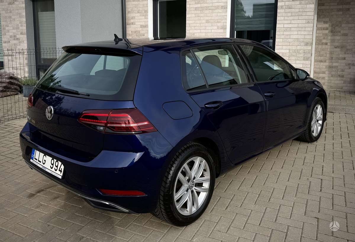 Volkswagen Golf - 6