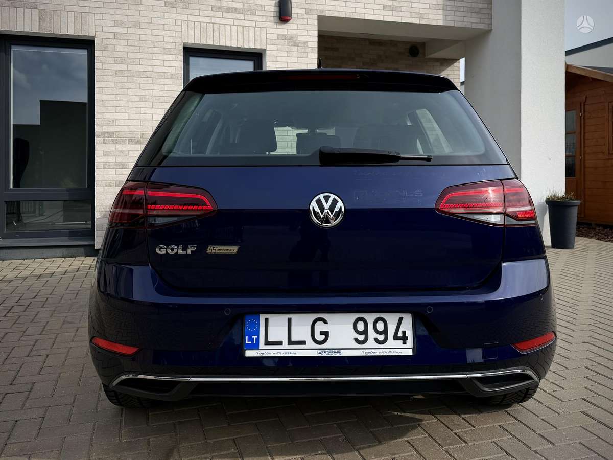Volkswagen Golf - 8