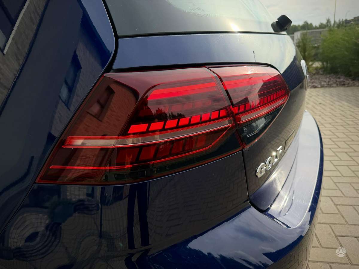 Volkswagen Golf - 11