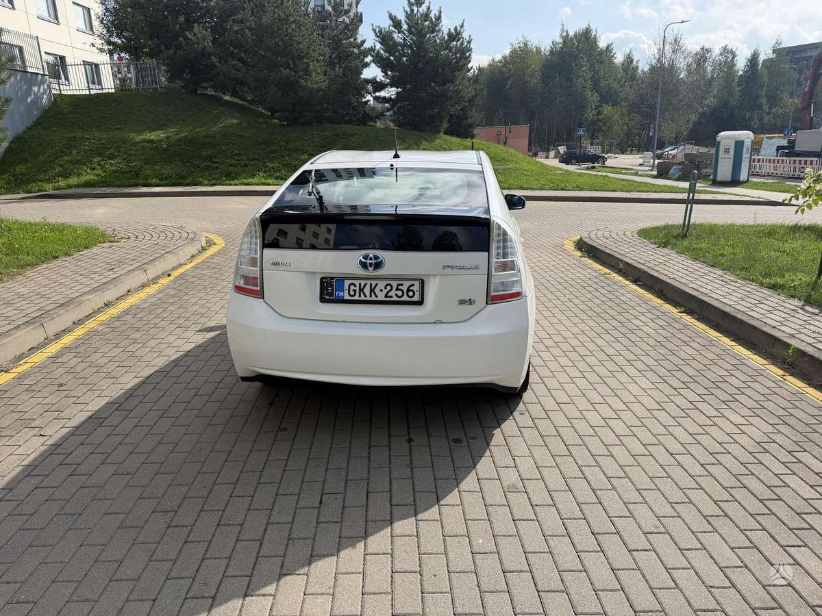 Toyota Prius - 3