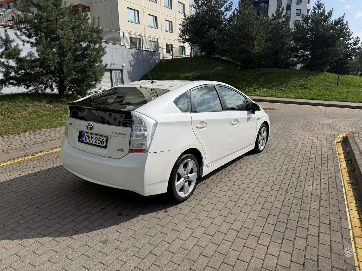 Toyota Prius - 4