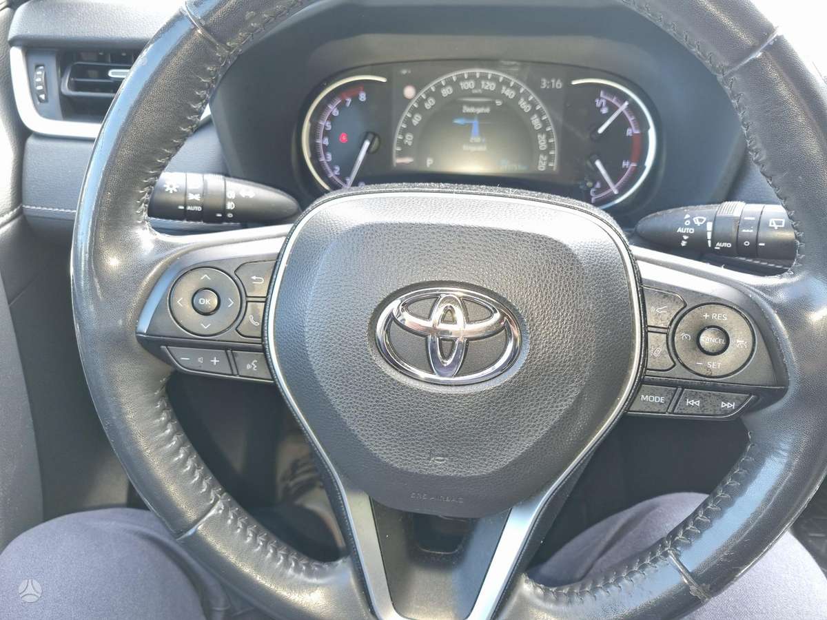 Toyota RAV4 - 8
