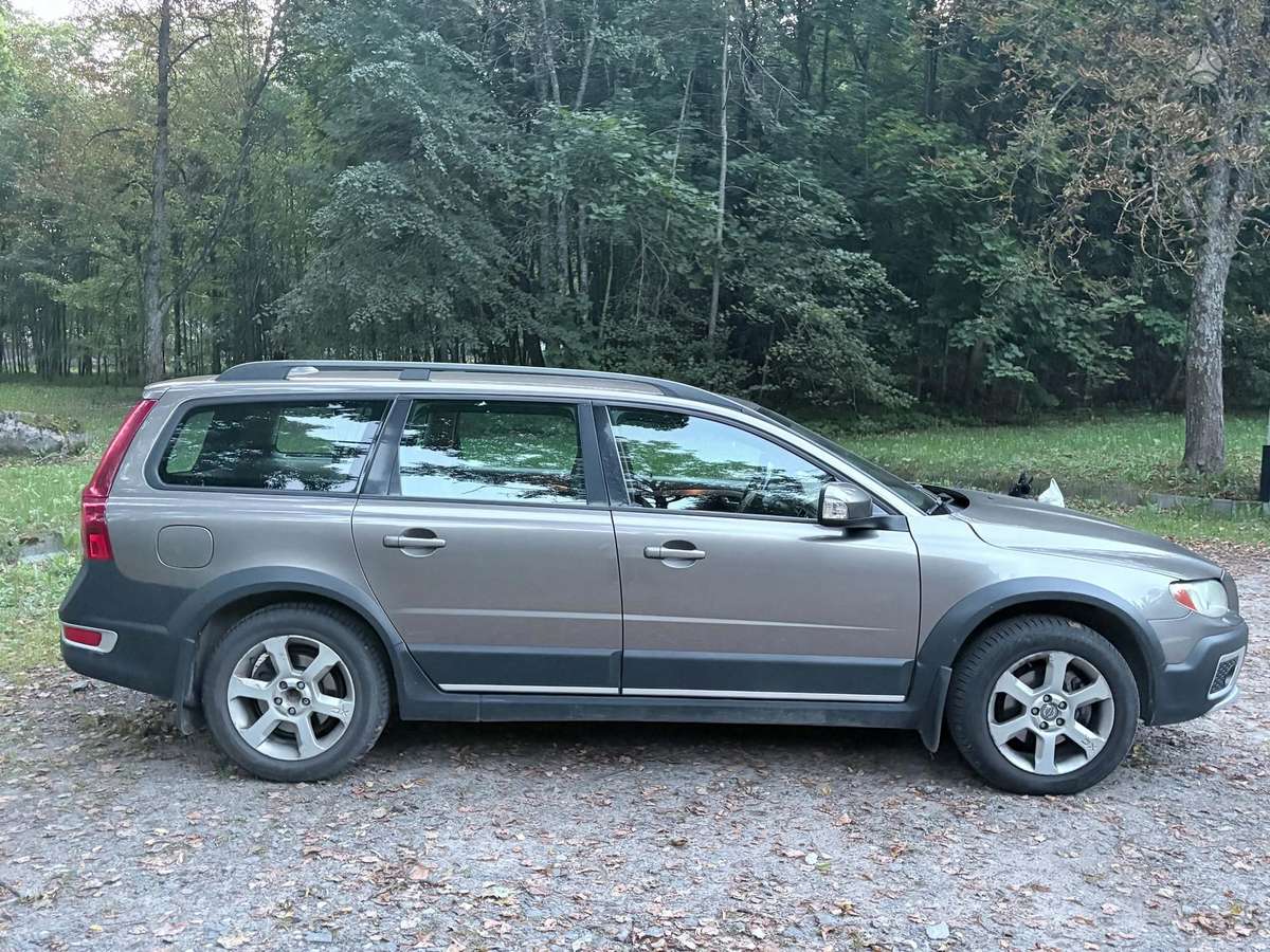 Volvo XC70, 2.4 l., wagon
