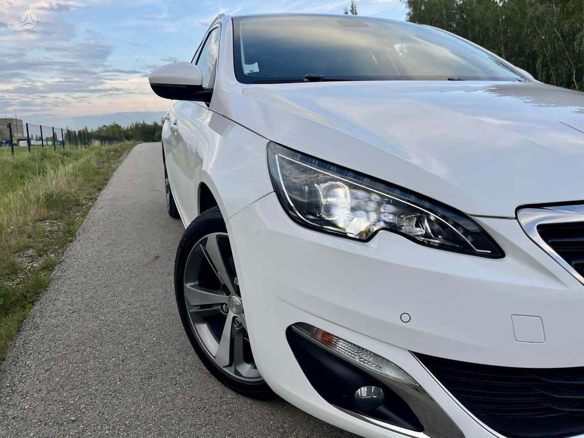 Peugeot 308 - 8