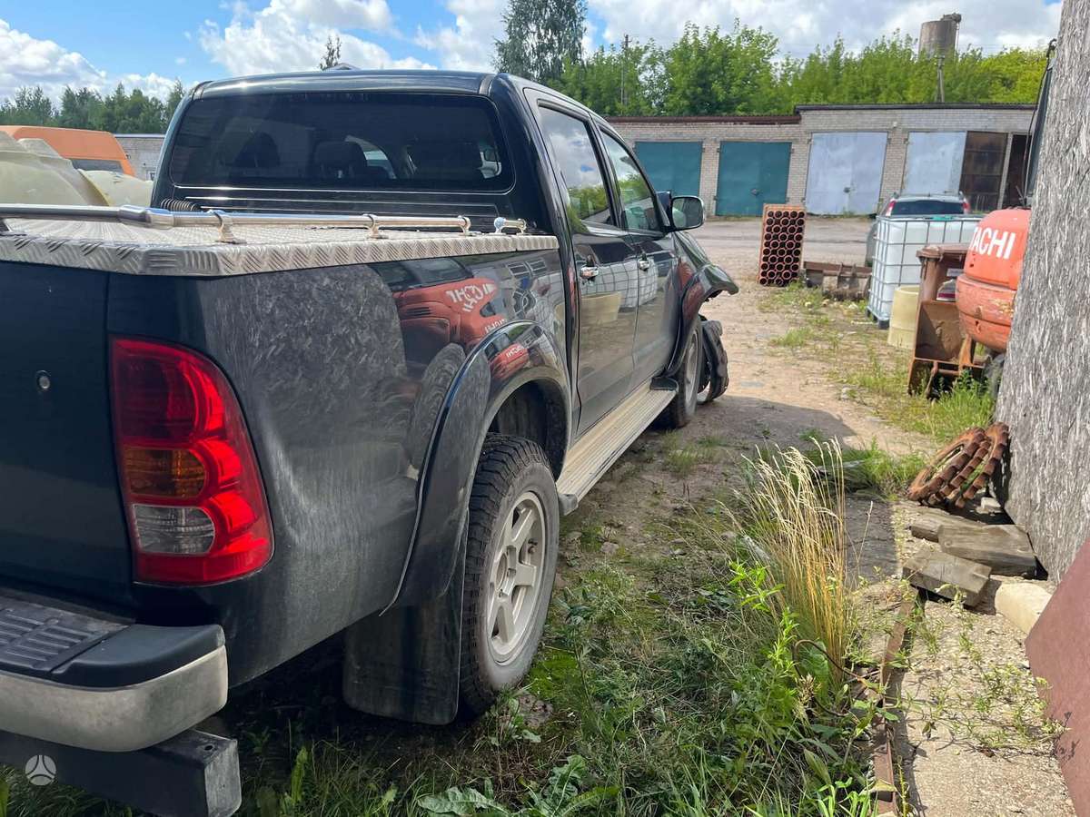 Toyota Hilux - 4