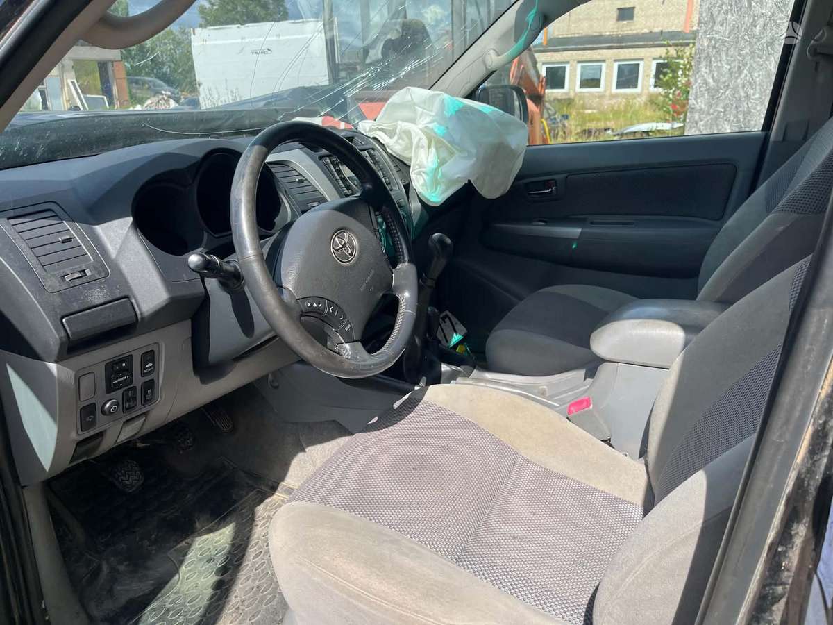 Toyota Hilux - 7