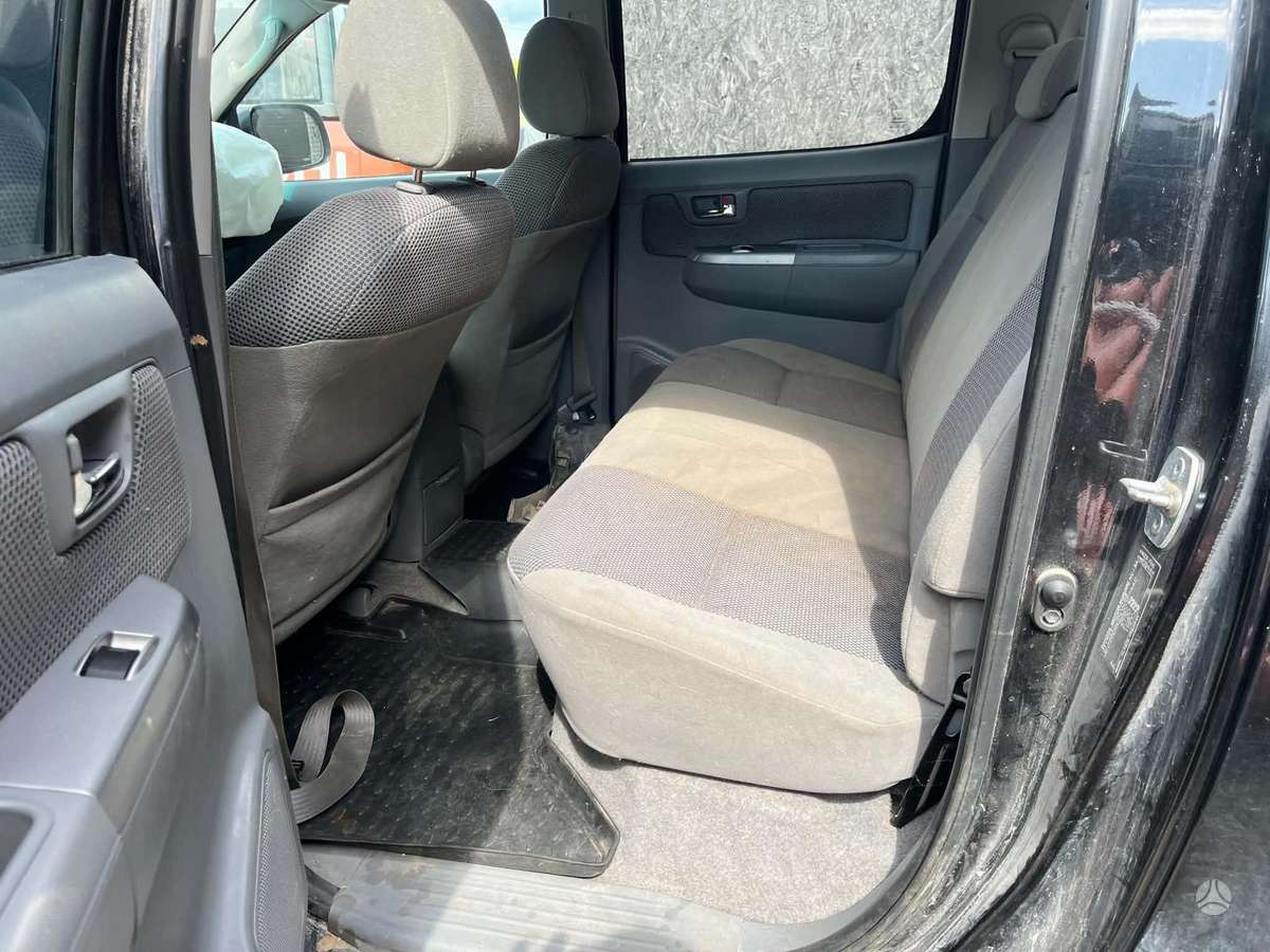 Toyota Hilux - 8