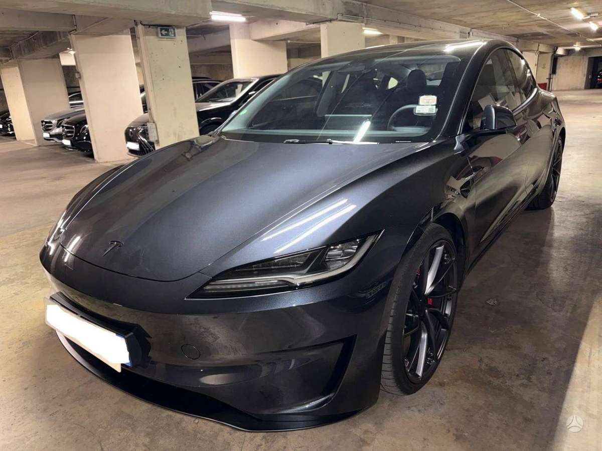 Tesla Model 3 - 1