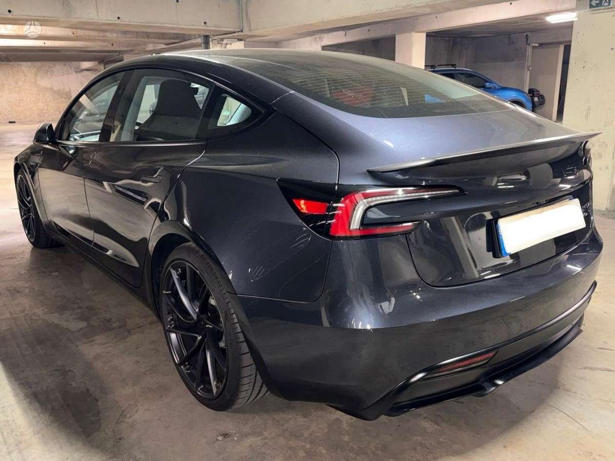 Tesla Model 3 - 4