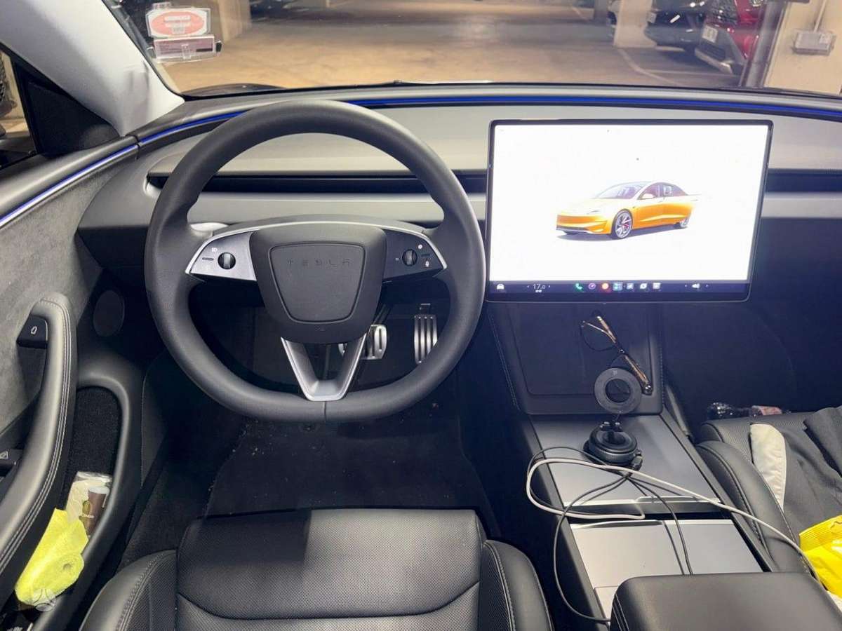 Tesla Model 3 - 6