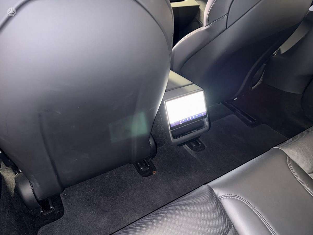 Tesla Model 3 - 8