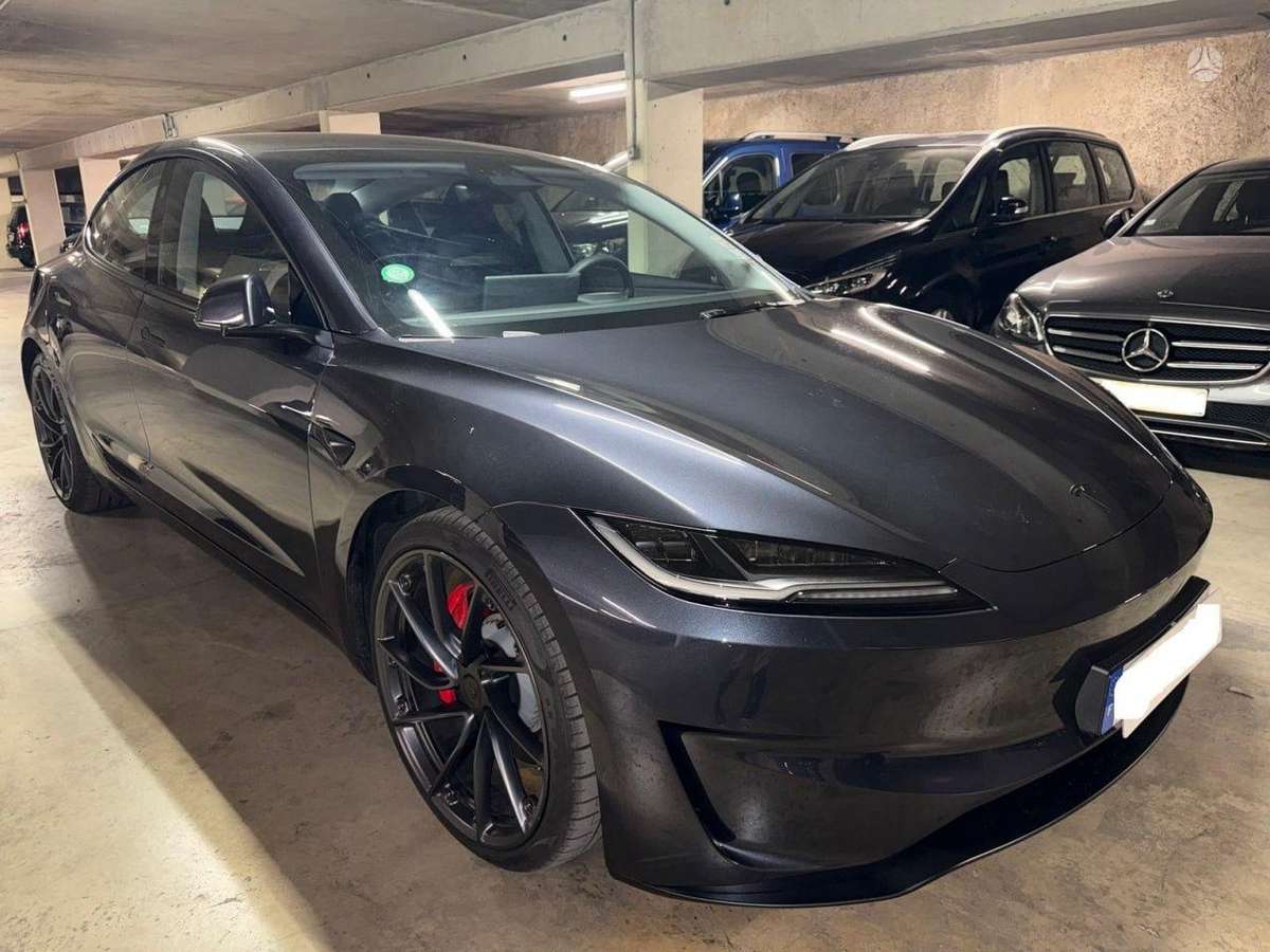 Tesla Model 3 - 2