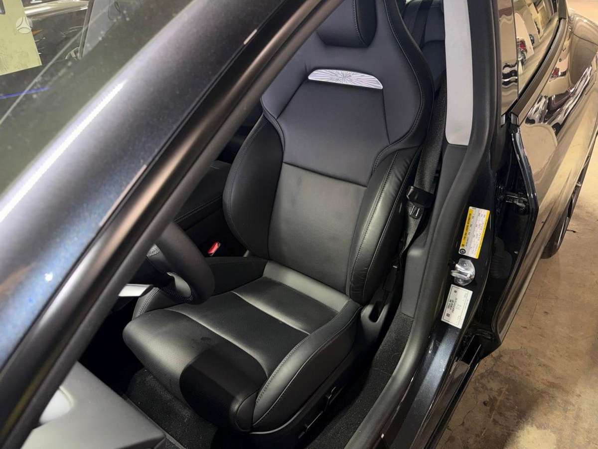 Tesla Model 3 - 7