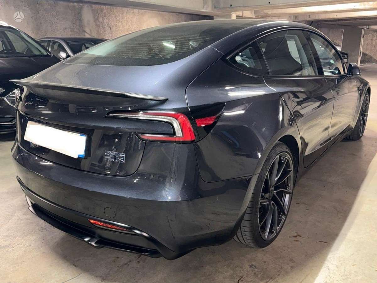 Tesla Model 3 - 3