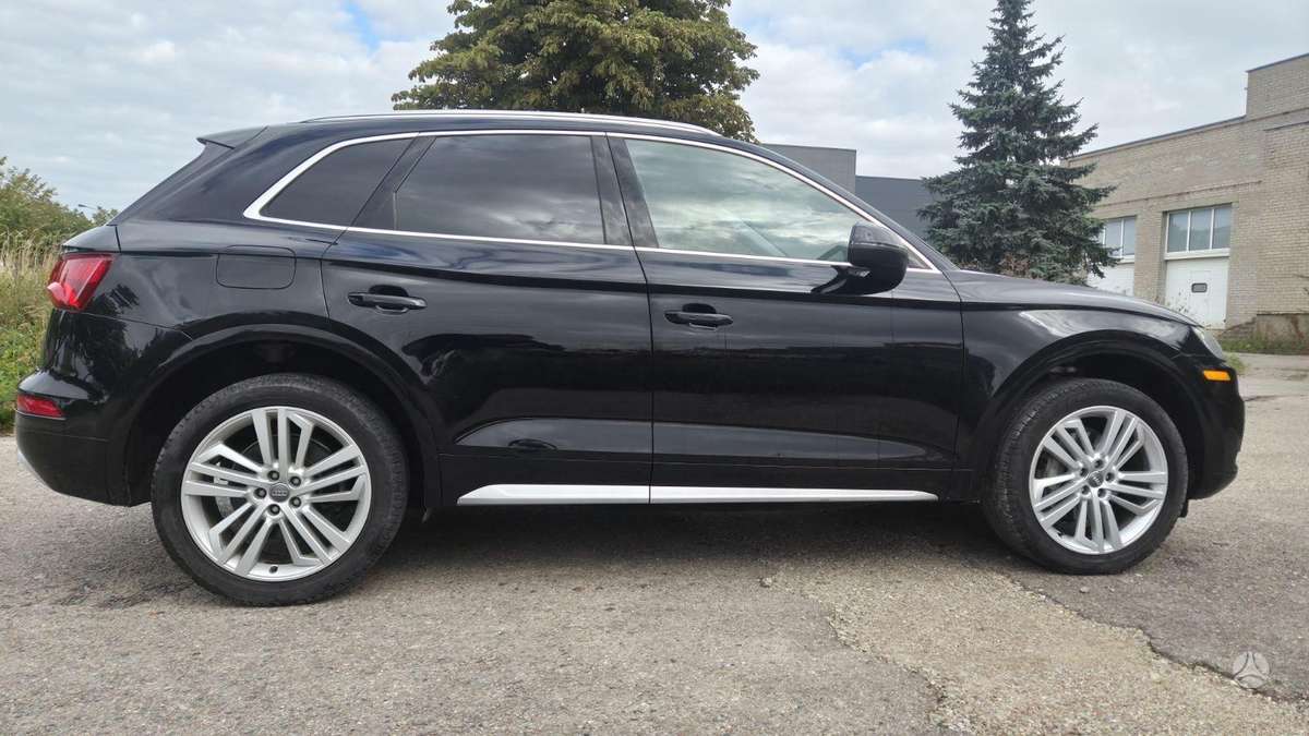 Audi Q5, off-road / crossover