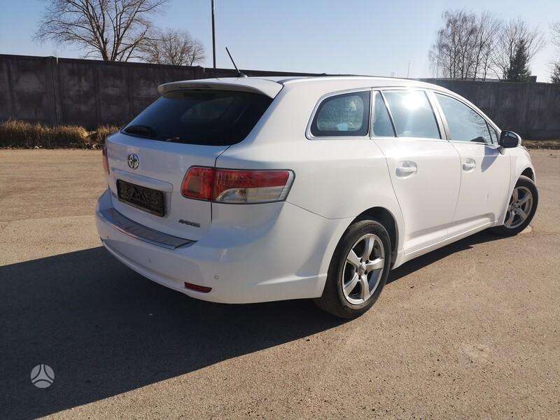 Toyota Avensis - 4