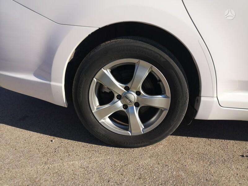 Toyota Avensis - 9