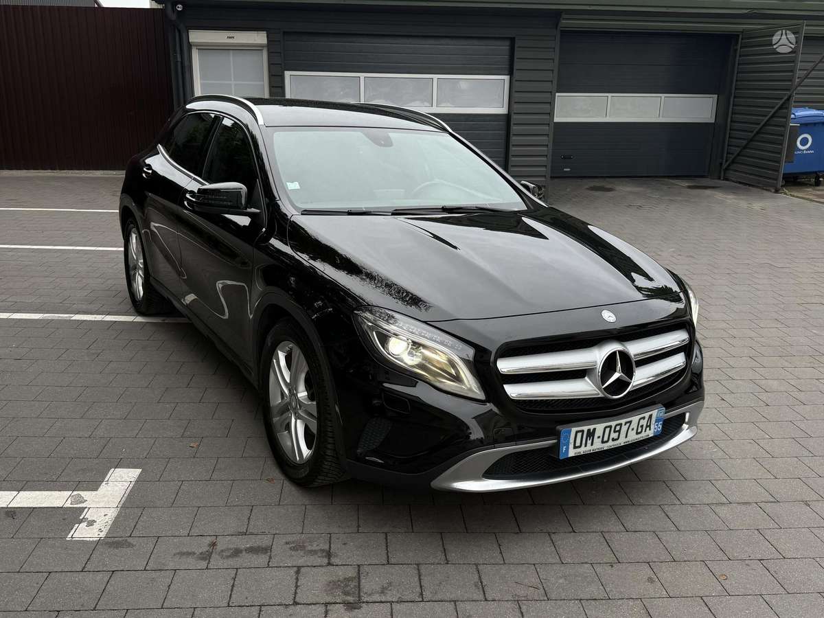 Mercedes-Benz GLA200 - 2