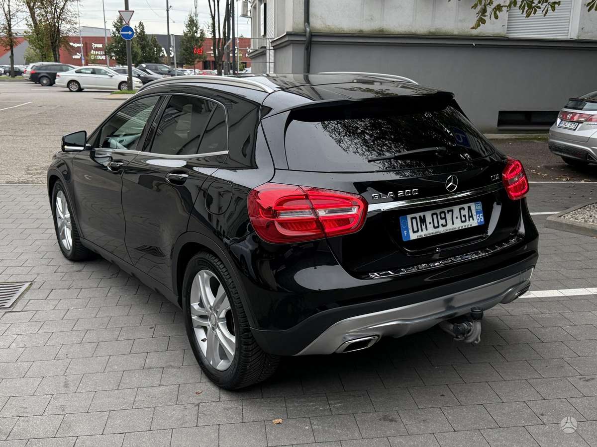 Mercedes-Benz GLA200 - 4