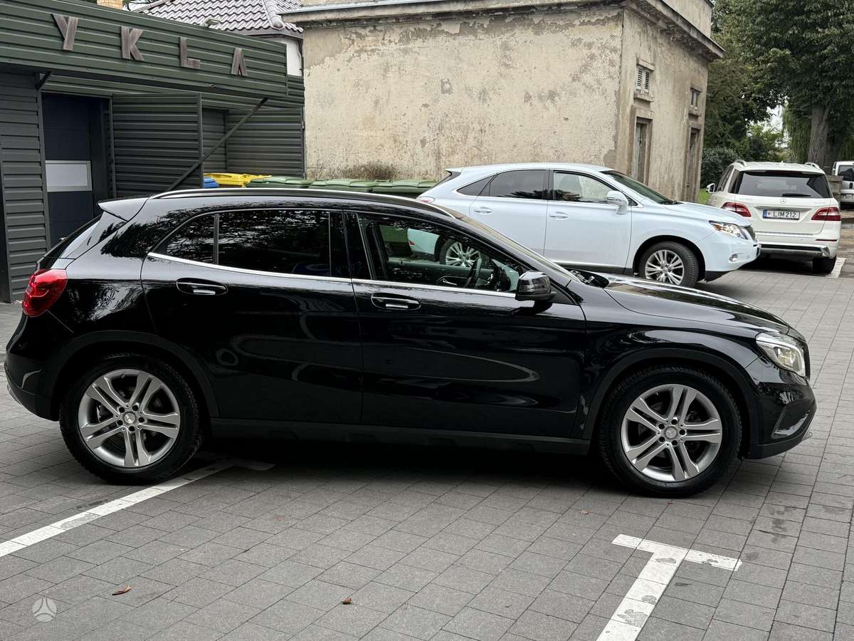 Mercedes-Benz GLA200 - 5