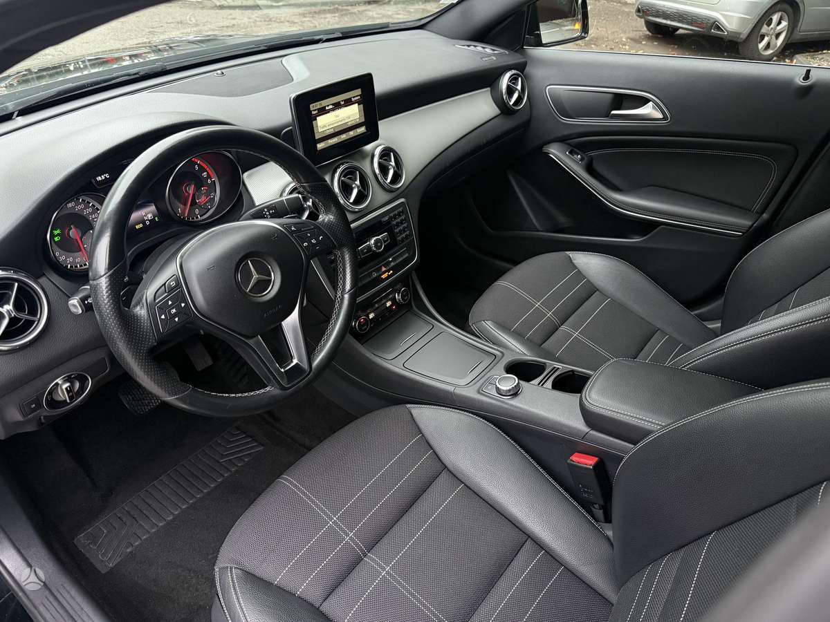 Mercedes-Benz GLA200 - 11
