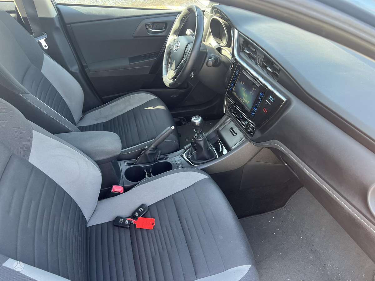 Toyota Auris, 1.2 l., Хэтчбек