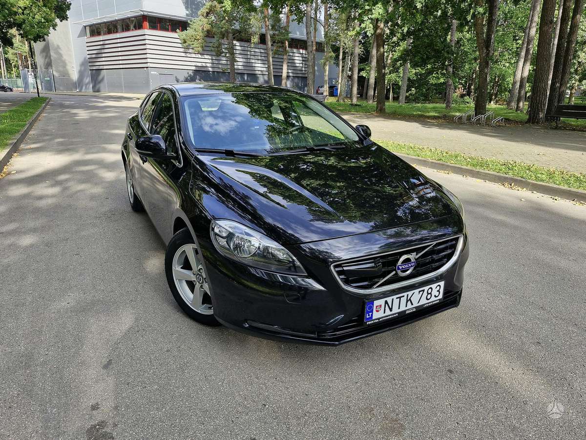 Volvo V40, 1.6 l., hatchback