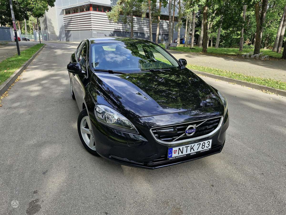 Volvo V40, 1.6 l., hatchback