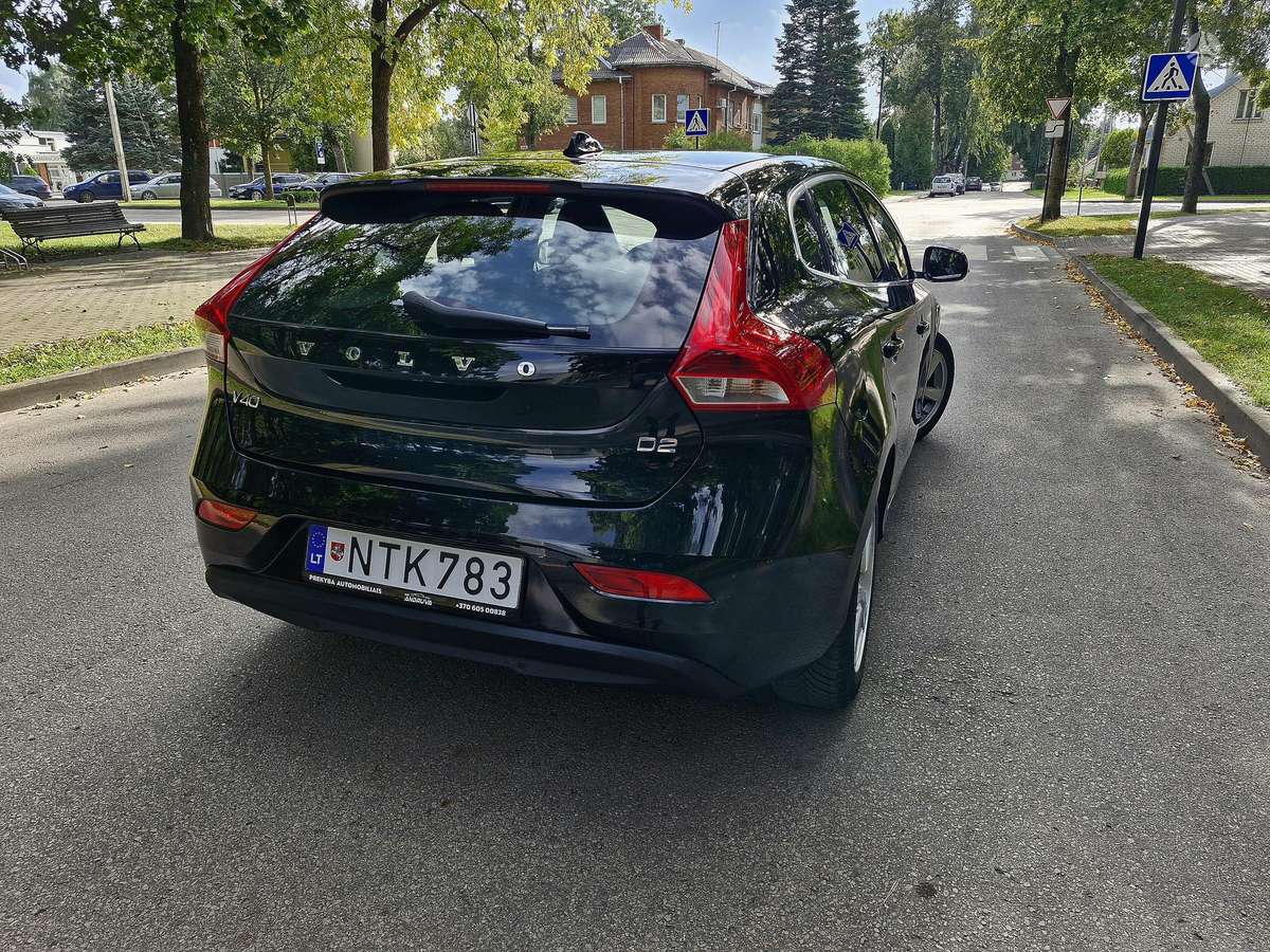 Volvo V40, 1.6 l., hatchback