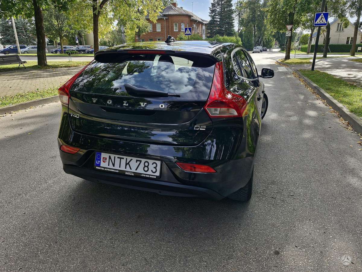 Volvo V40, 1.6 l., hatchback
