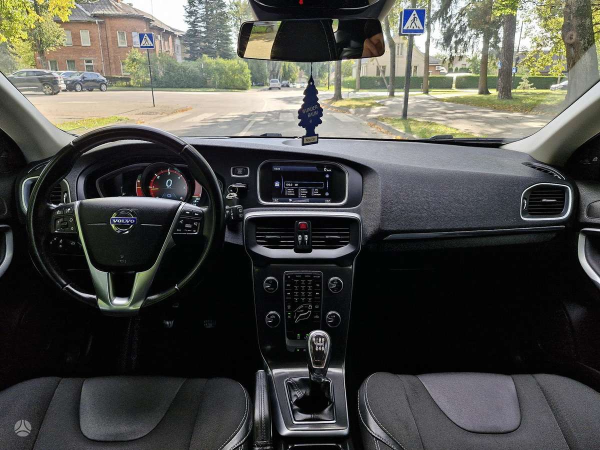 Volvo V40, 1.6 l., Хэтчбек