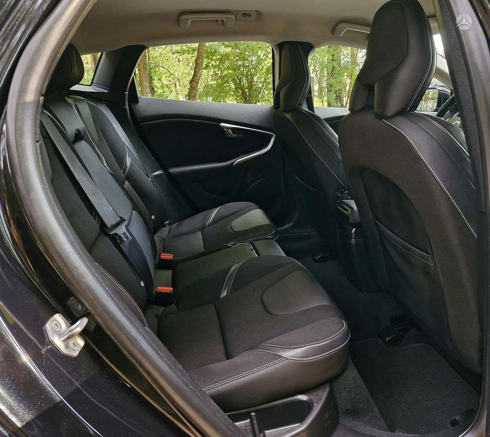 Volvo V40, 1.6 l., Хэтчбек