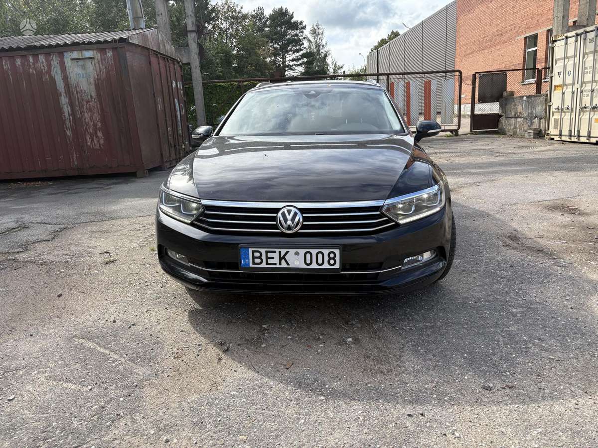 Volkswagen Passat - 1