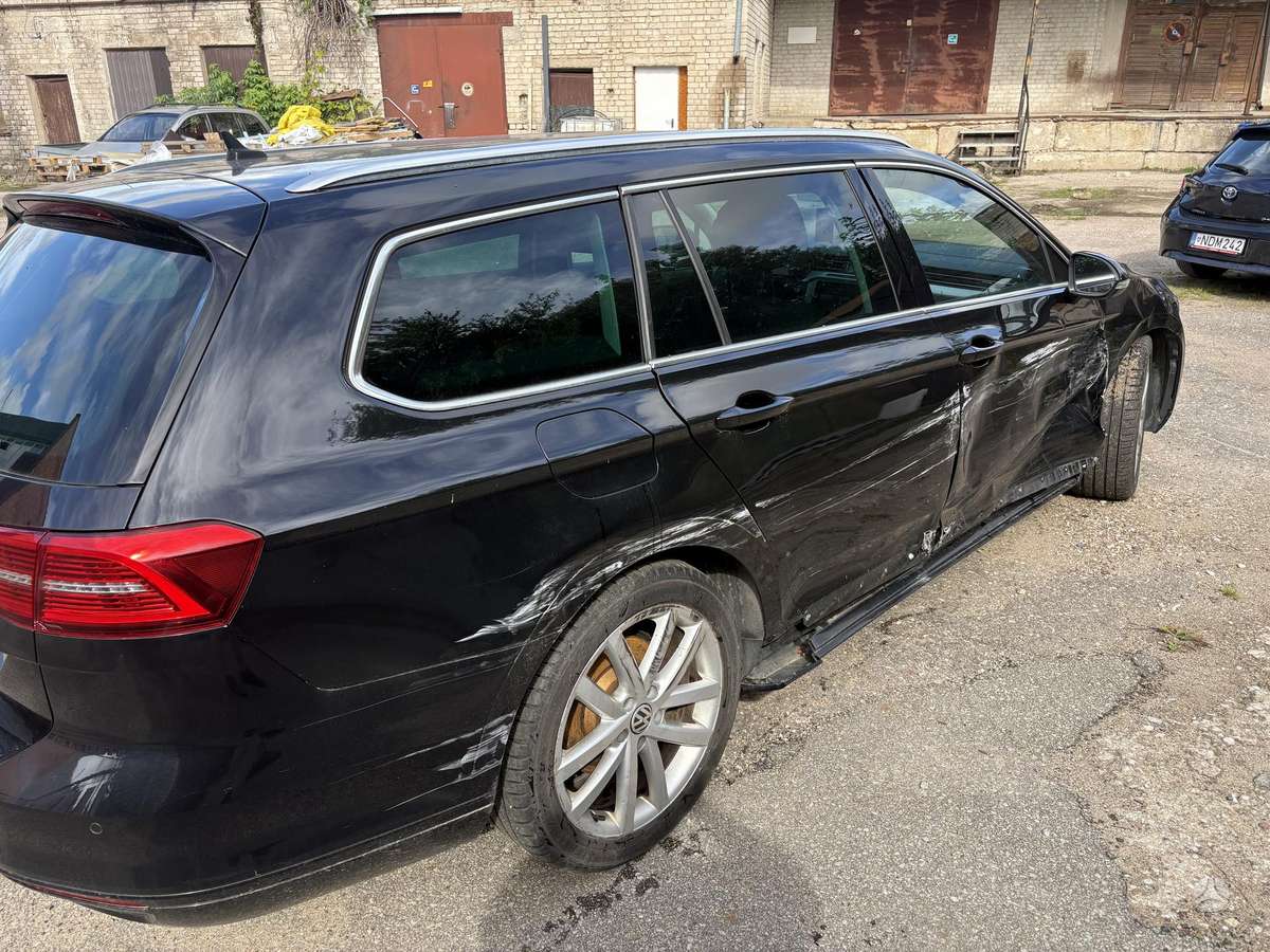 Volkswagen Passat - 4
