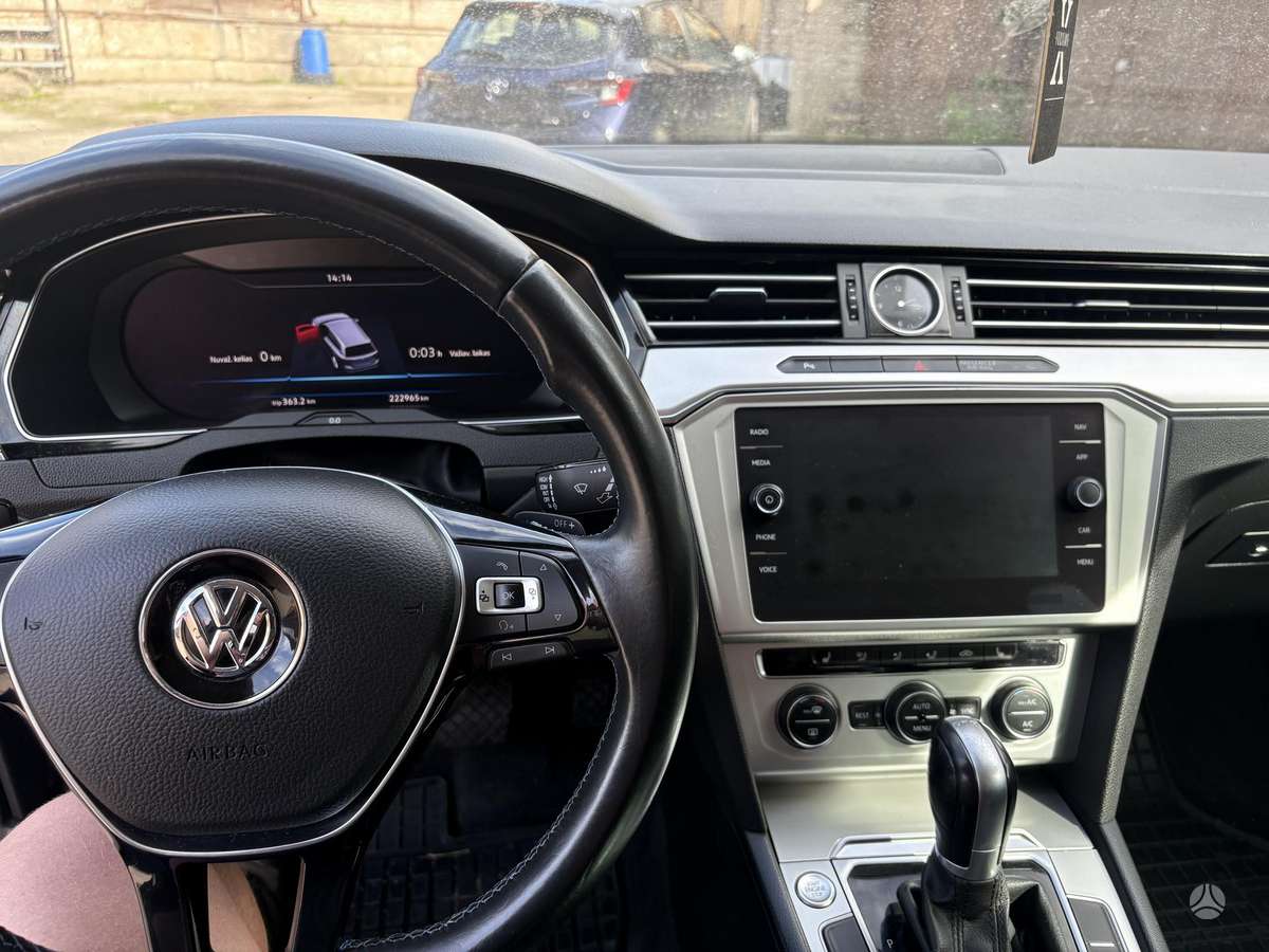 Volkswagen Passat - 10