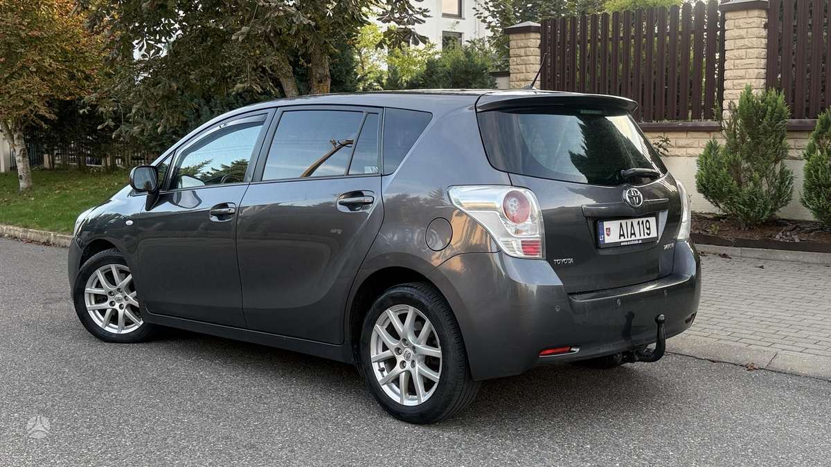 Toyota Verso, 2.2 l., mpv / minivan