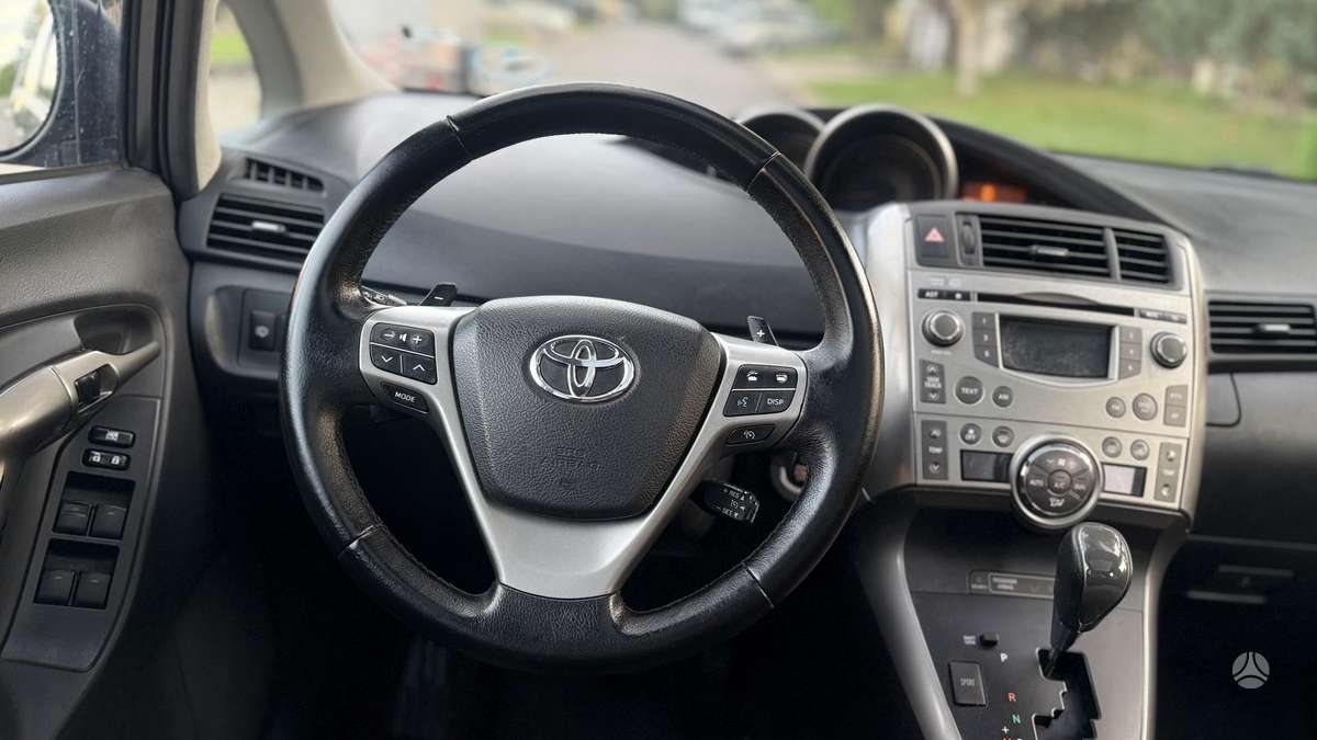 Toyota Verso, 2.2 l., mpv / minivan