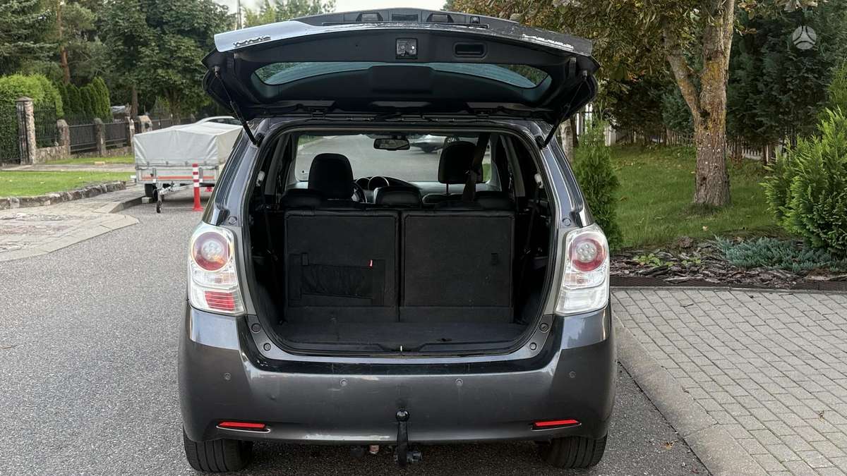 Toyota Verso, 2.2 l., mpv / minivan