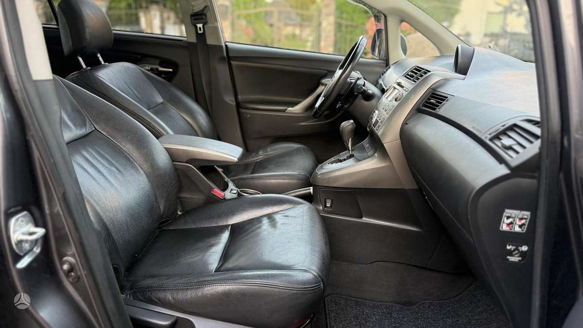 Toyota Verso, 2.2 l., mpv / minivan