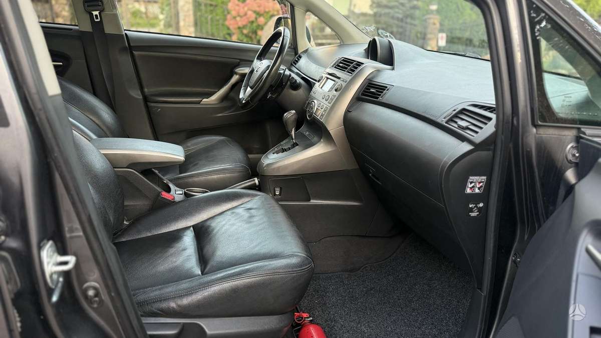 Toyota Verso, 2.2 l., mpv / minivan