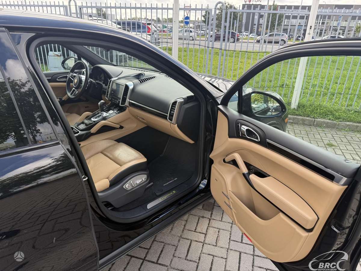 Porsche Cayenne - 4