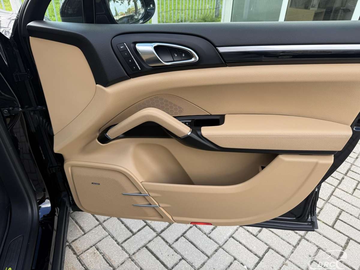Porsche Cayenne - 5