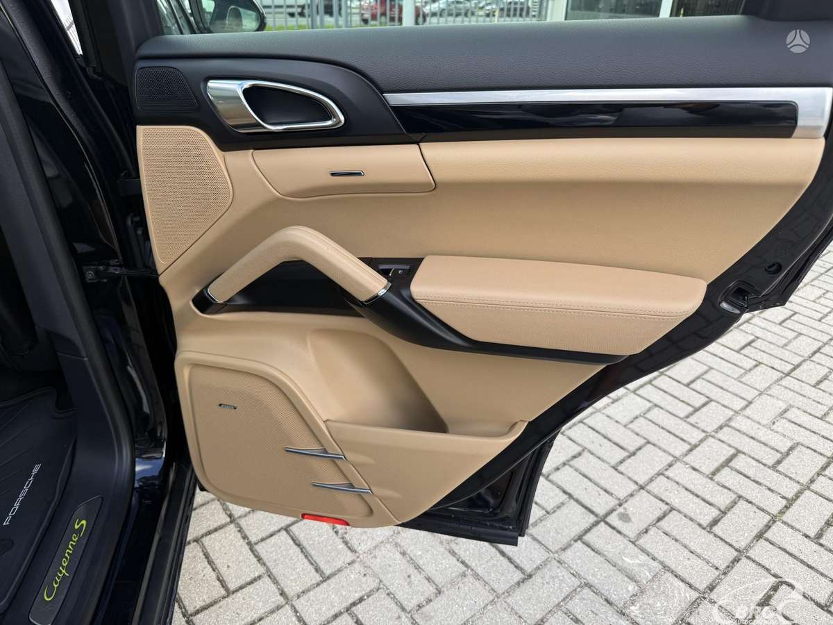 Porsche Cayenne - 8