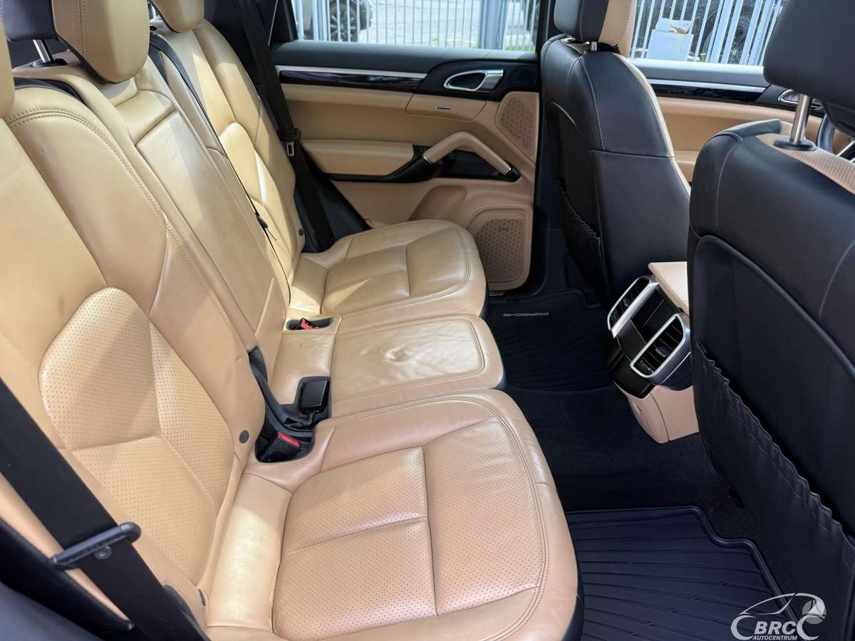 Porsche Cayenne - 10