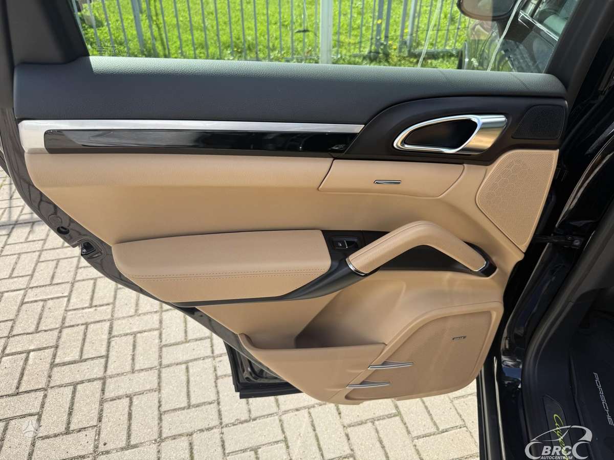 Porsche Cayenne - 12