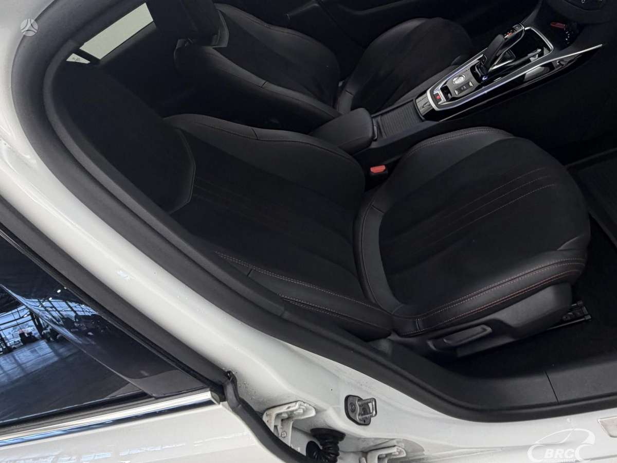 Peugeot 308, 1.2 l., hatchback