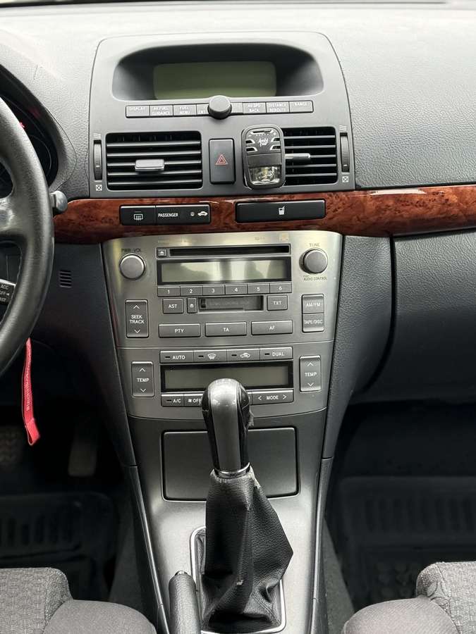 Toyota Avensis - 9