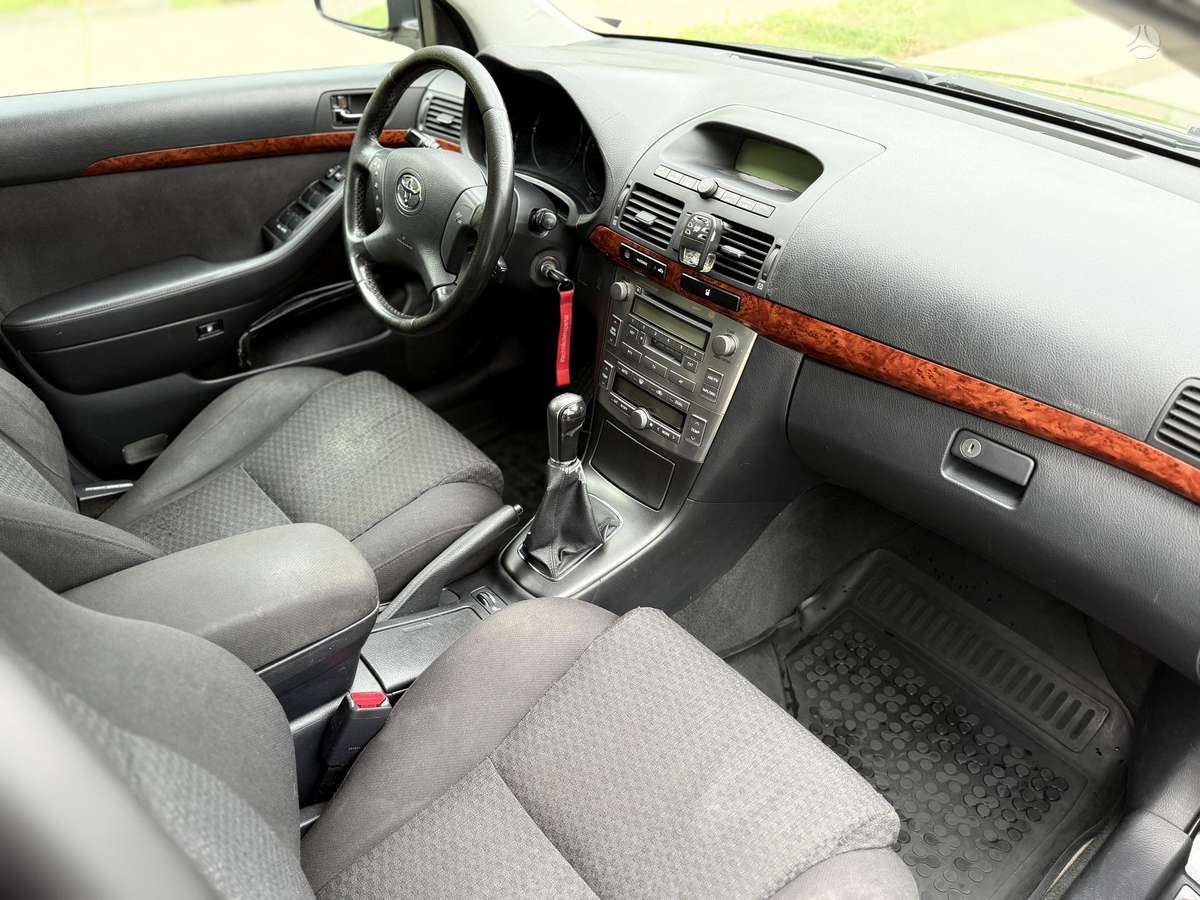 Toyota Avensis - 10